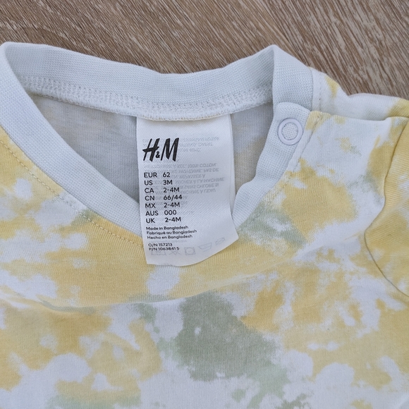 ✨4 for 12 H&M Tie Dye Short Sleeve Shirt and Shorts - 3 Months - Picture 2 of 3
